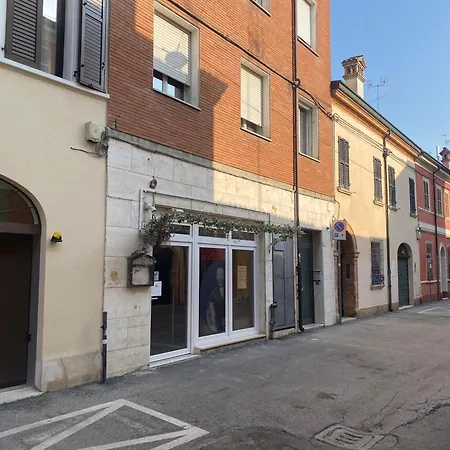 Apartamento Dimora Pasolini , Stylish Two Bedroom In The Historic Center Ravena