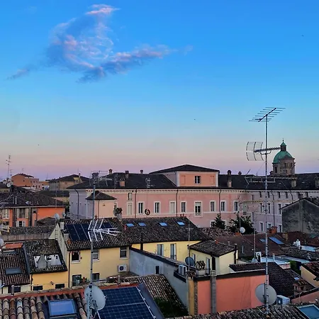 Dimora Pasolini , Stylish Two Bedroom In The Historic Center דירה