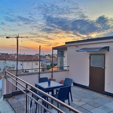 아파트 Dimora Pasolini , Stylish Two Bedroom In The Historic Center