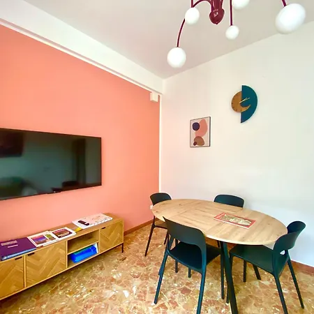 아파트 Dimora Pasolini , Stylish Two Bedroom In The Historic Center *
