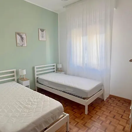 Dimora Pasolini , Stylish Two Bedroom In The Historic Center شقة *